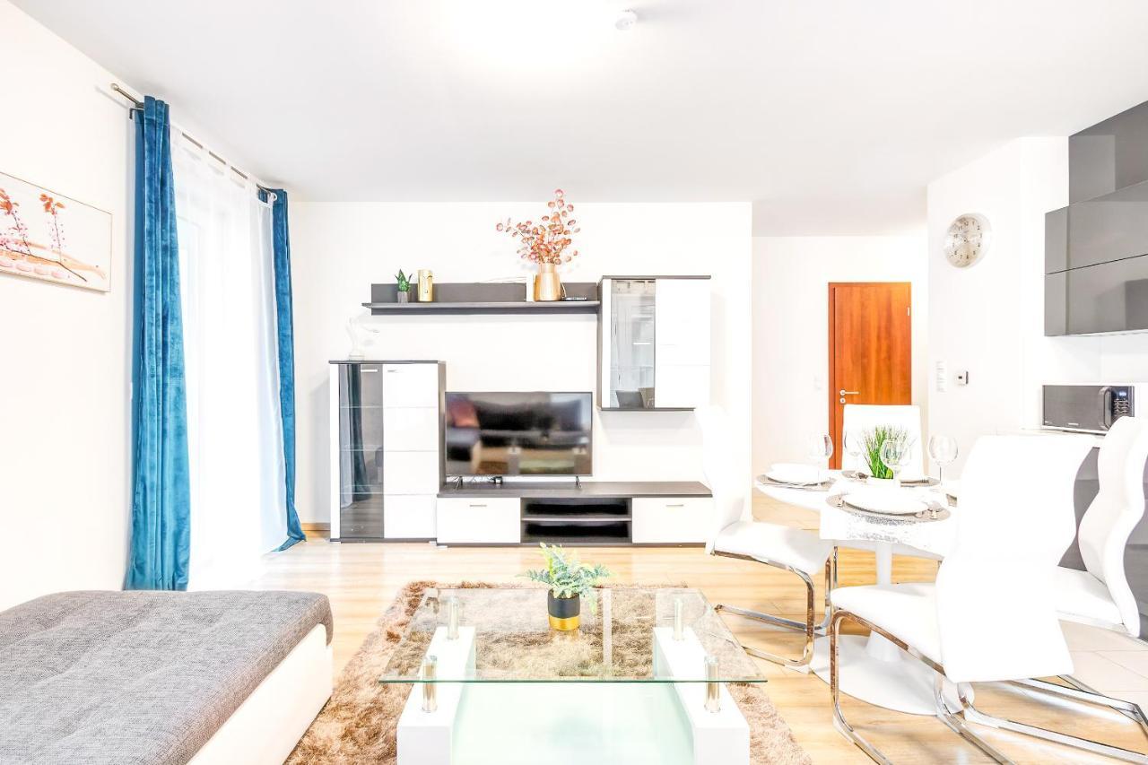 Modern Apartment With Free Garage And Balcony In The Downtown Budapest Luaran gambar
