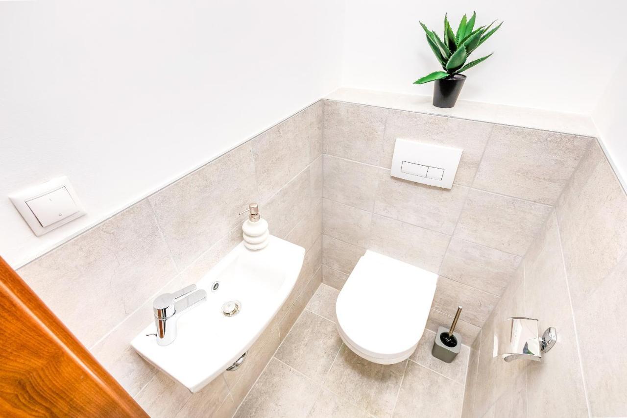 Modern Apartment With Free Garage And Balcony In The Downtown Budapest Luaran gambar